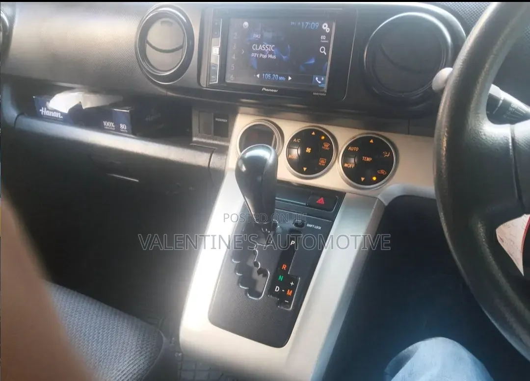 Toyota Corolla Rumion 2009 White