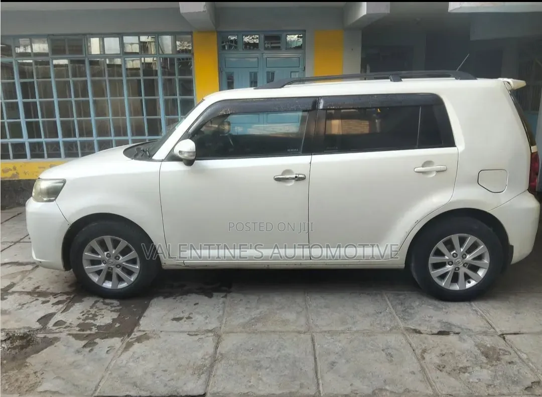 Toyota Corolla Rumion 2009 White