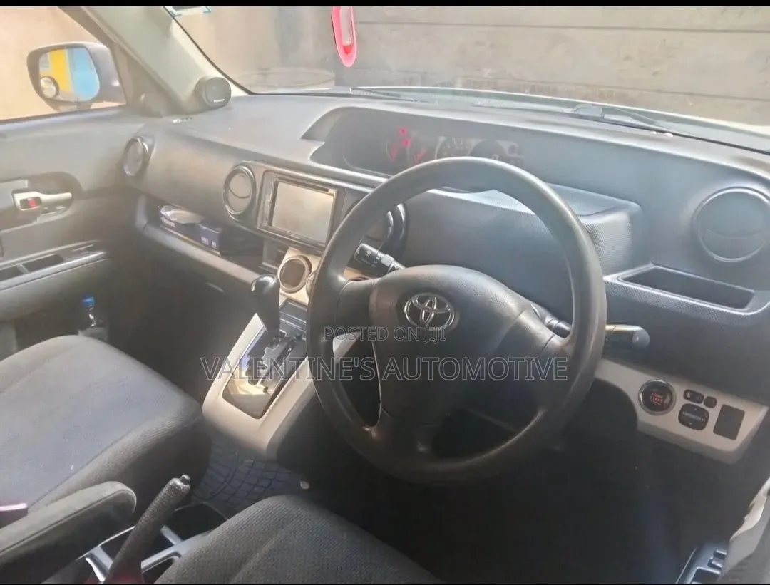 Toyota Corolla Rumion 2009 White