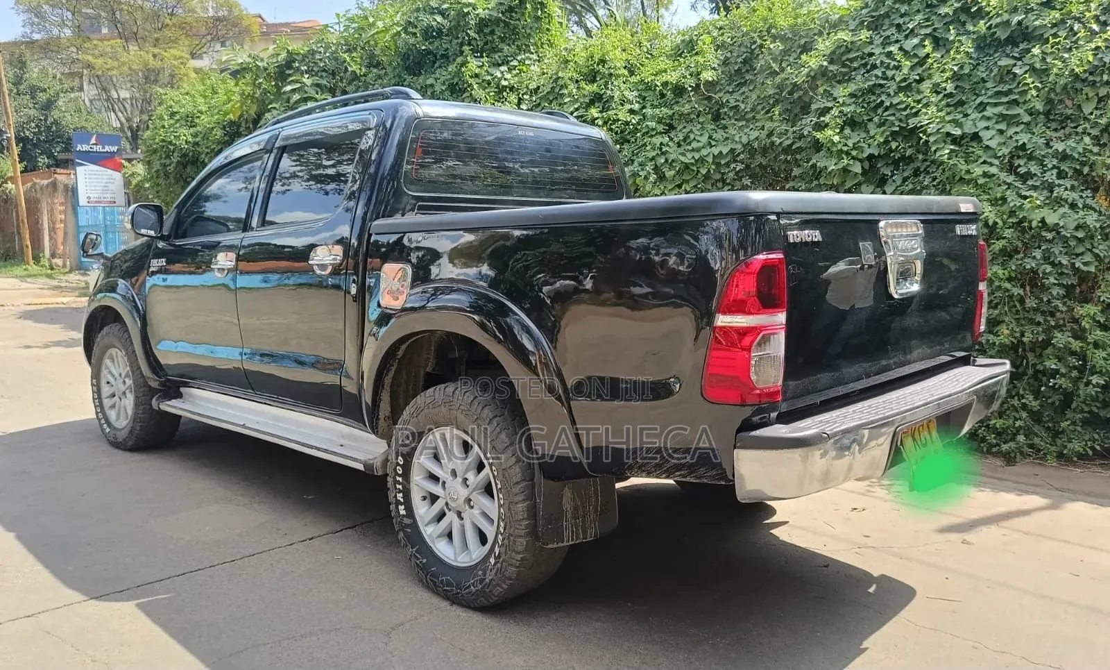 Toyota Hilux 2011 Black