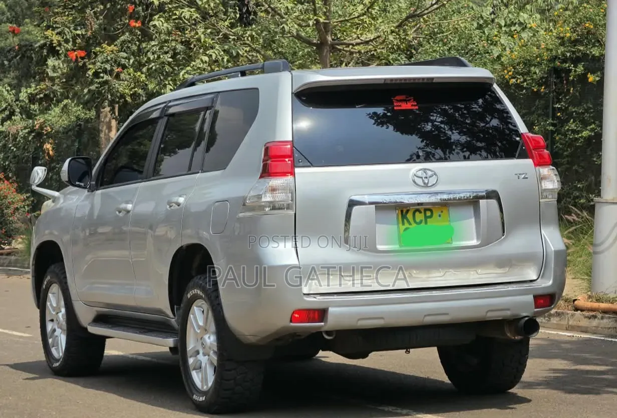 Toyota Land Cruiser Prado 2011 White
