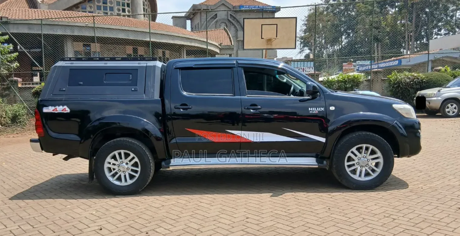 Toyota Hilux 2012 Black