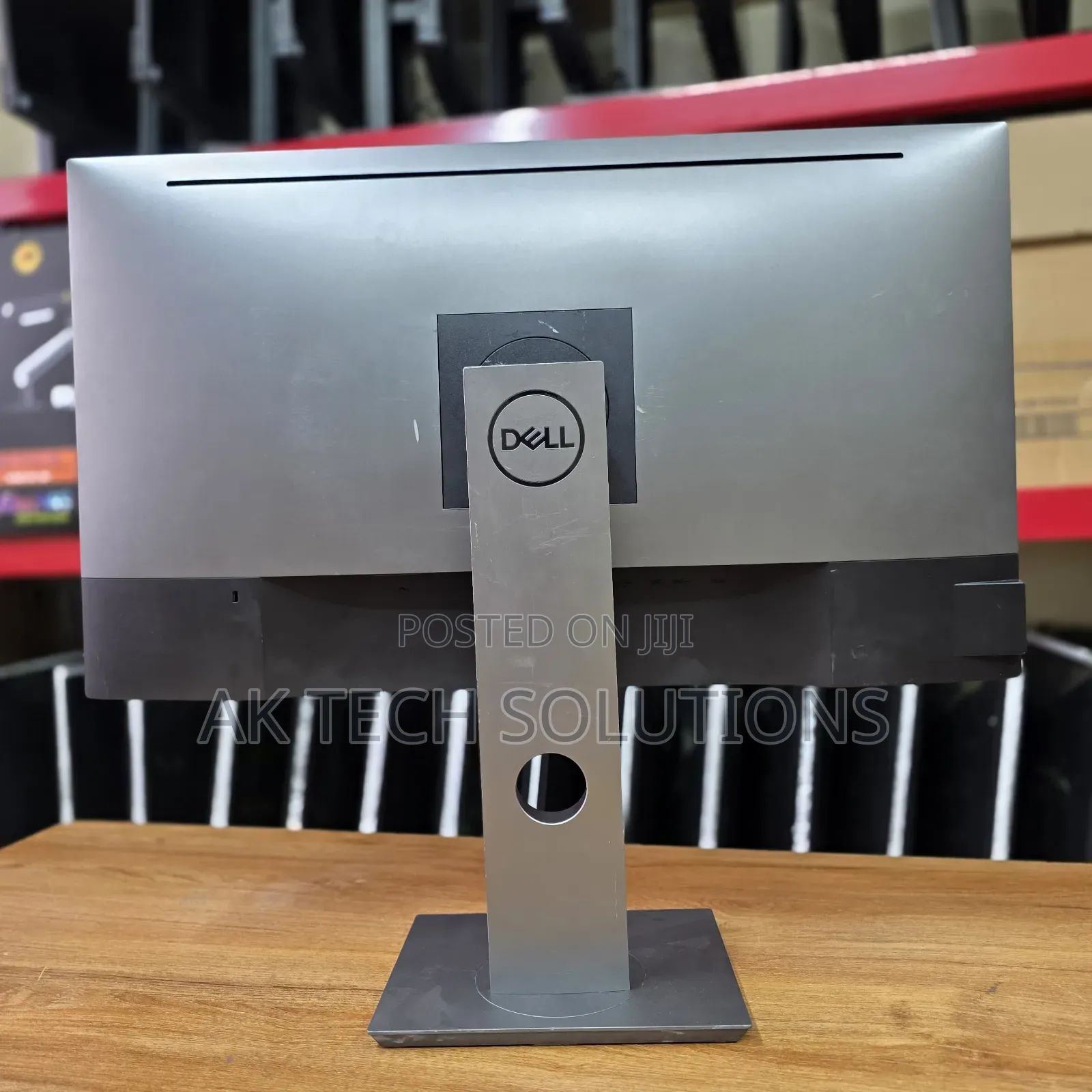 Dell U2718Q 
27 Inch 
4k Display (3840*2160)
60 Hz
Thin Bezel