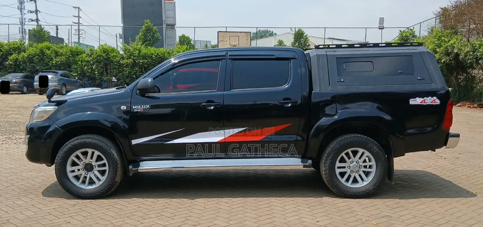 Toyota Hilux 2012 Black