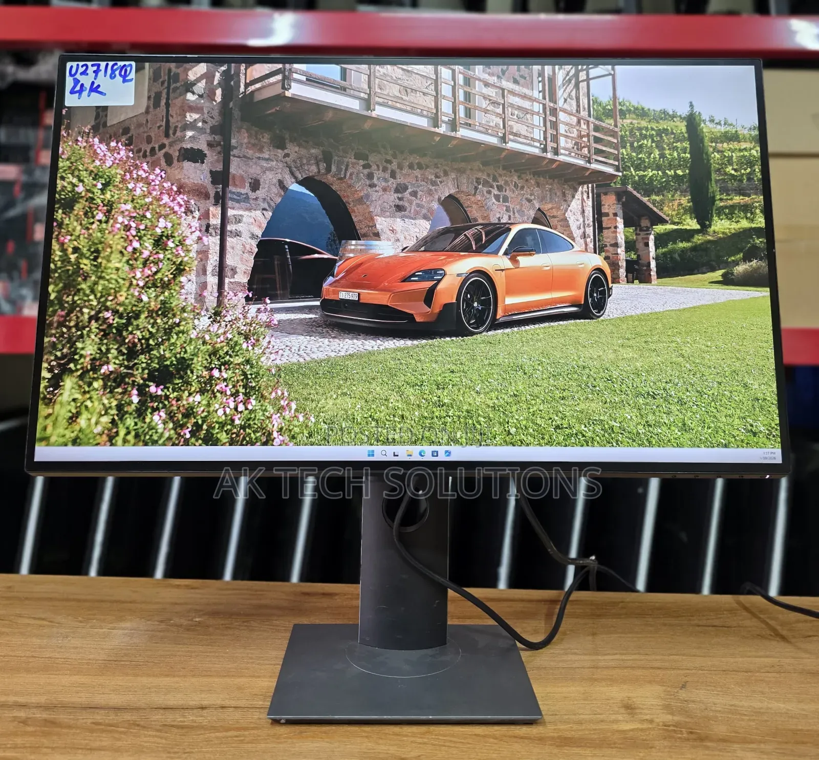 Dell U2718Q 
27 Inch 
4k Display (3840*2160)
60 Hz
Thin Bezel