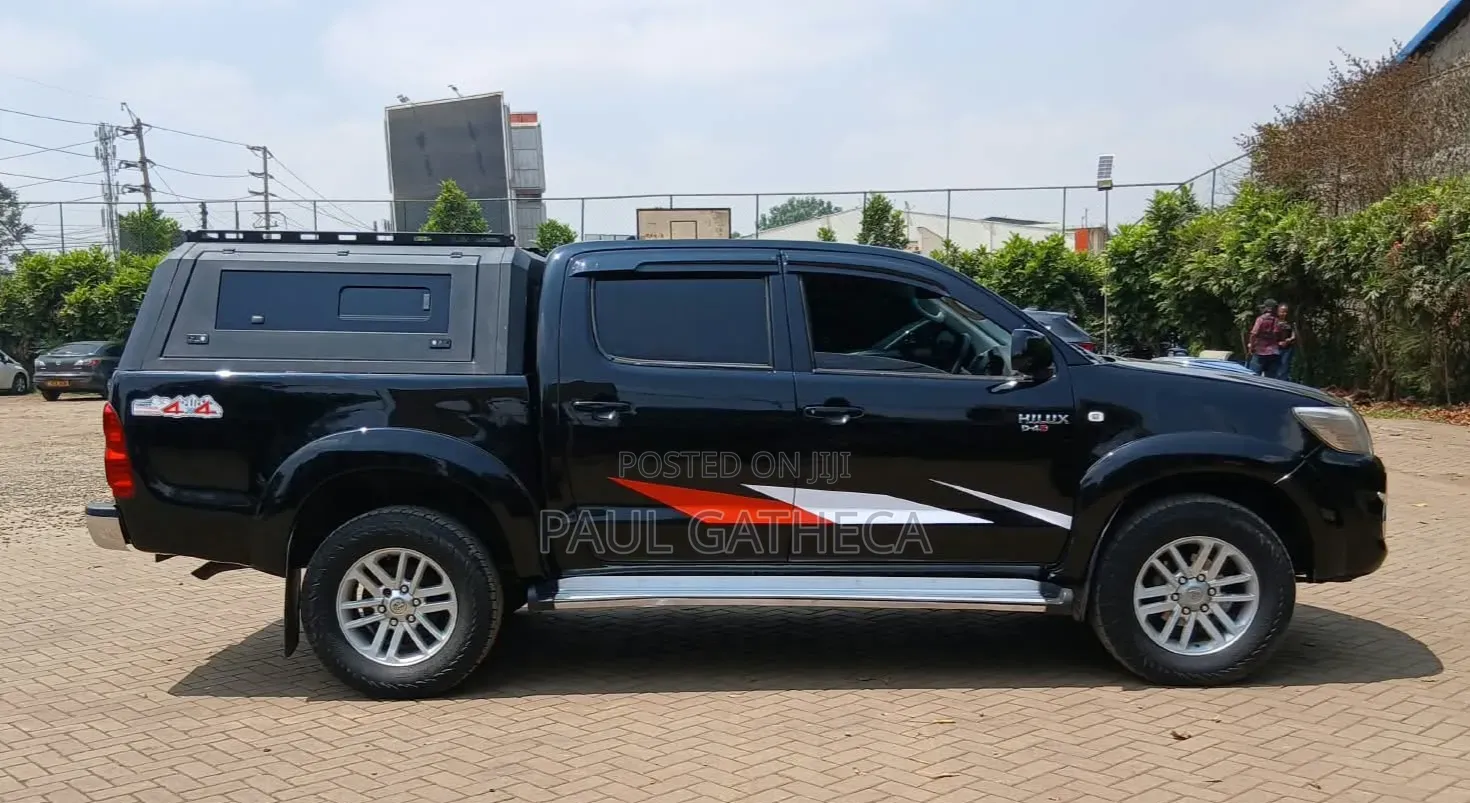 Toyota Hilux 2012 Black