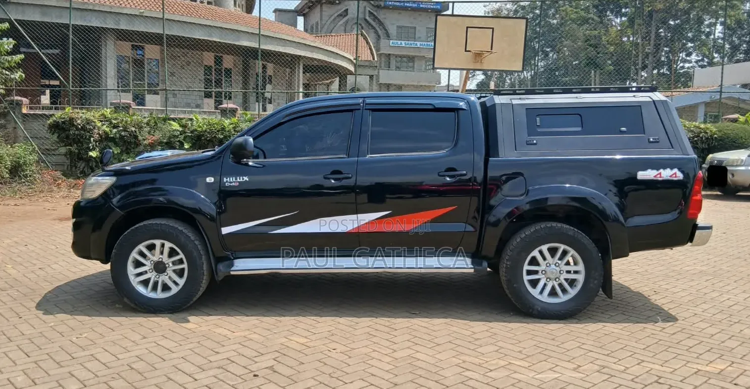 Toyota Hilux 2012 Black