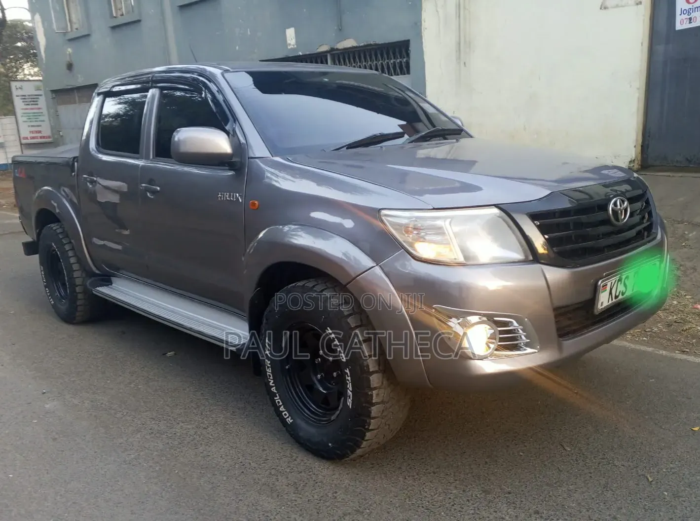 Toyota Hilux 2013 Gray