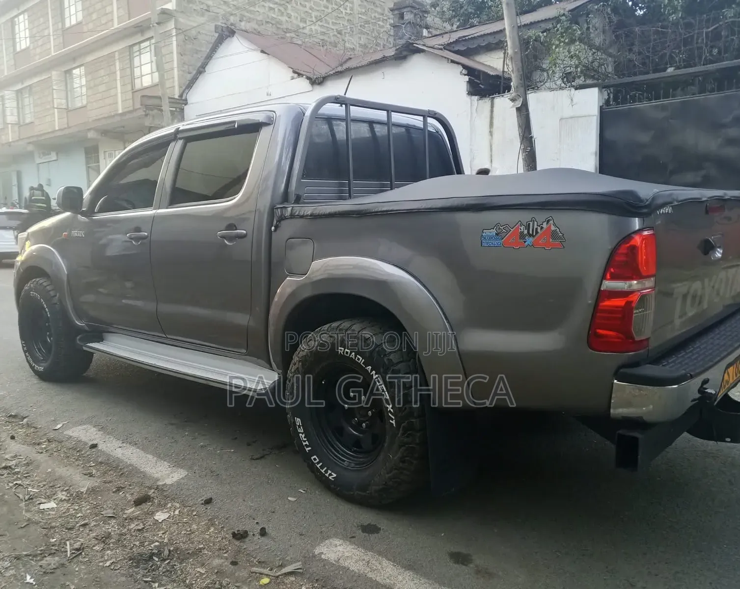 Toyota Hilux 2013 Gray