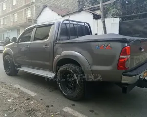 Toyota Hilux 2013 Gray