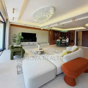 5bdrm Apartment in Spring Valley for sale