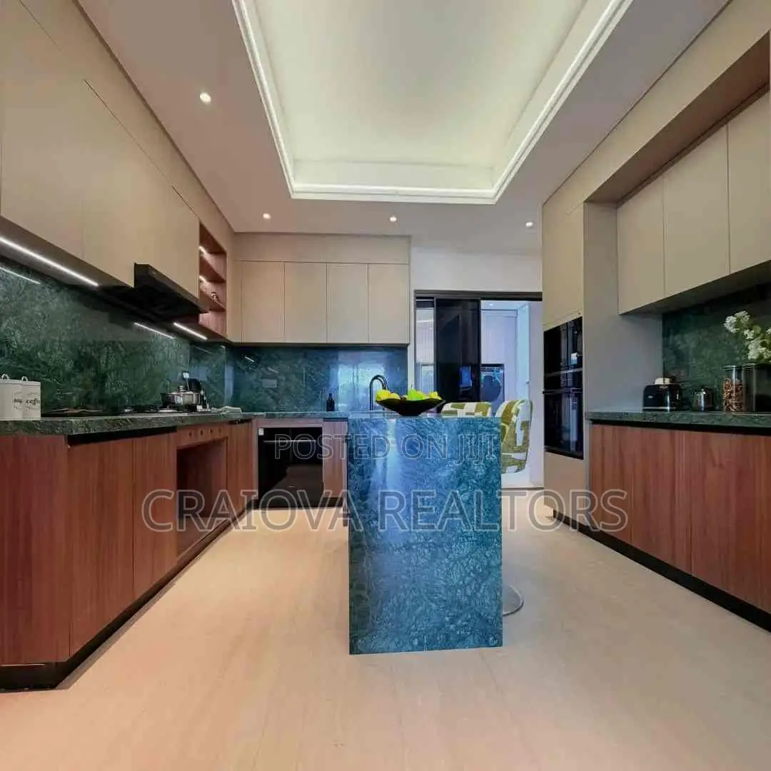 5bdrm Apartment in Spring Valley for sale