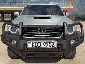 Toyota Hilux 3.0 D-4D 4x4 2014 Gold