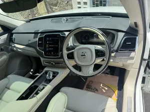 Volvo XC90 2019 Pearl