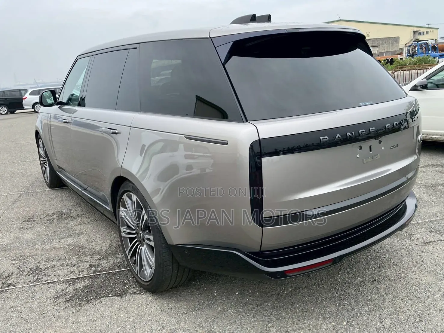Land Rover Range Rover Vogue 2023 Gold