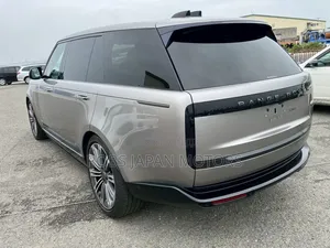 Land Rover Range Rover Vogue 2023 Gold