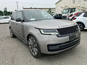Land Rover Range Rover Vogue 2023 Gold