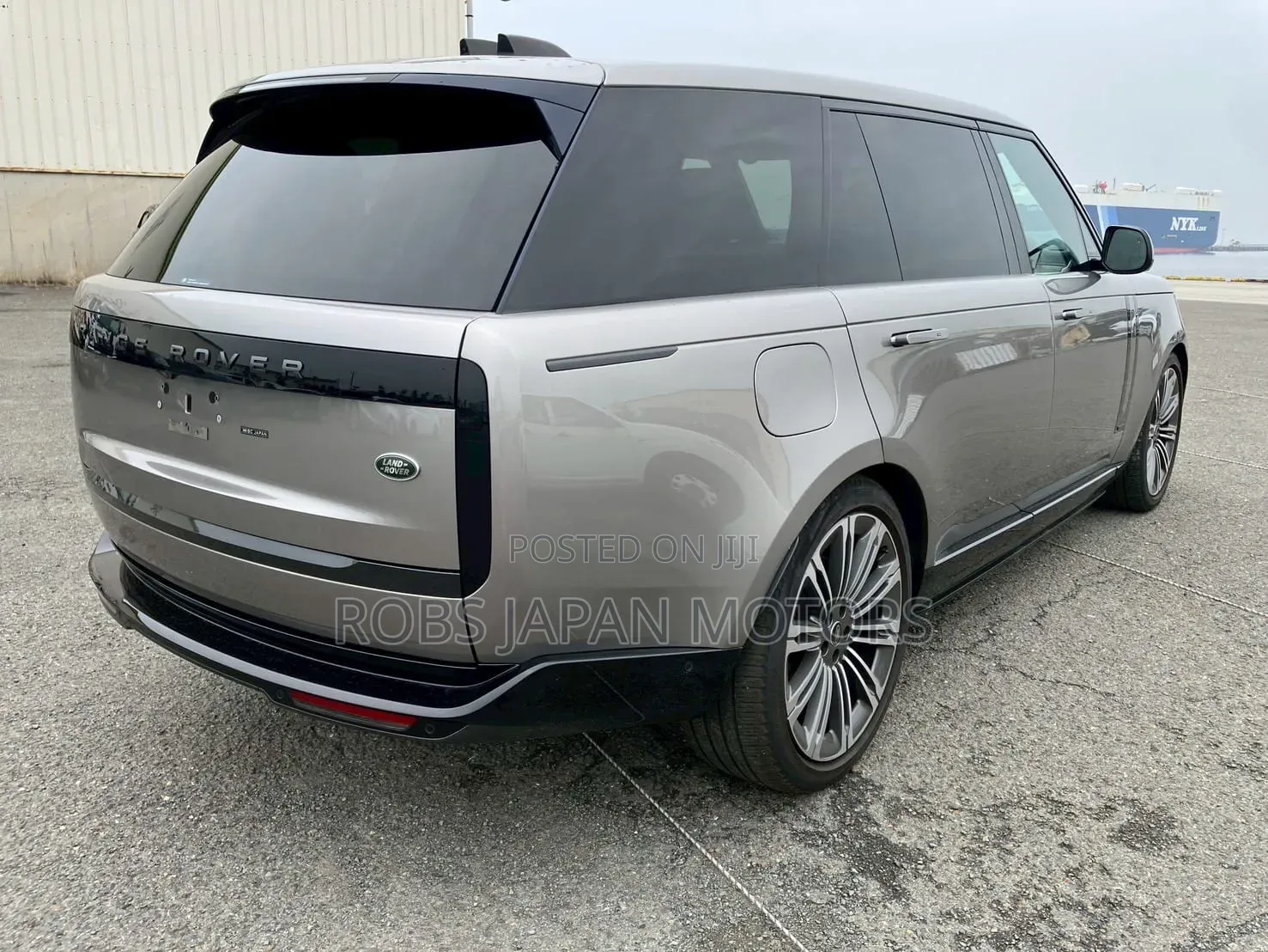Land Rover Range Rover Vogue 2023 Gold