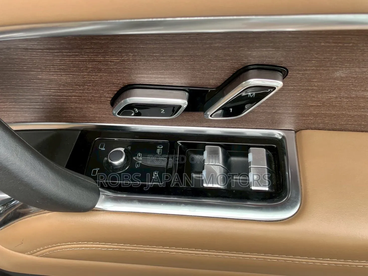 Land Rover Range Rover Vogue 2023 Gold