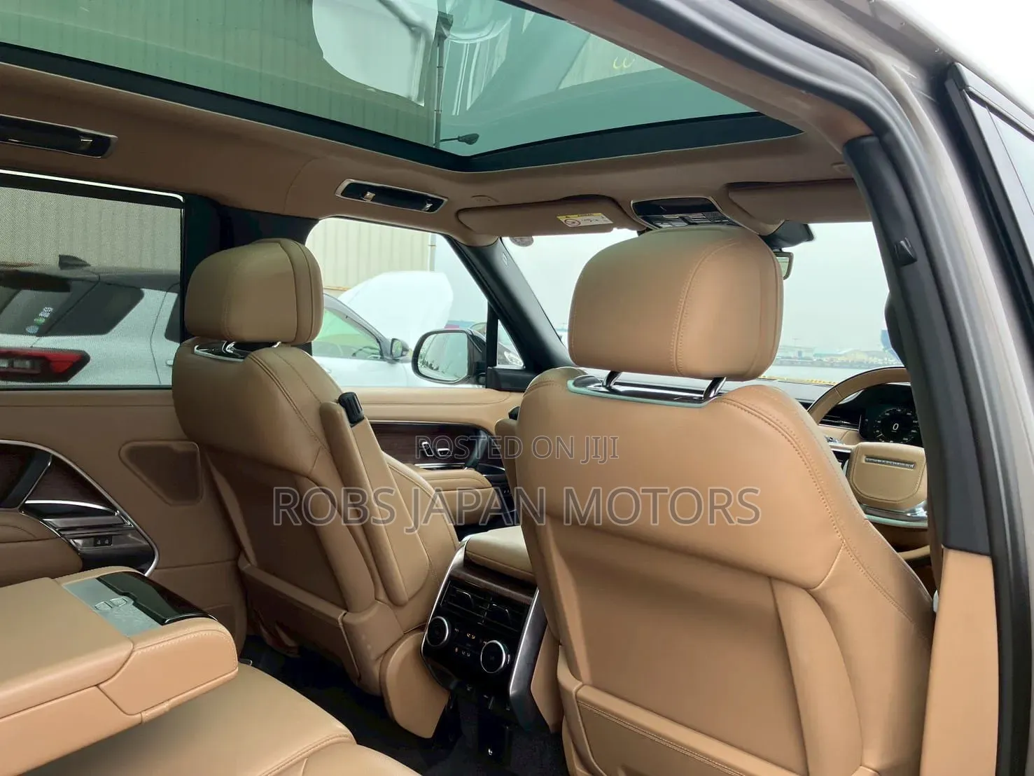 Land Rover Range Rover Vogue 2023 Gold