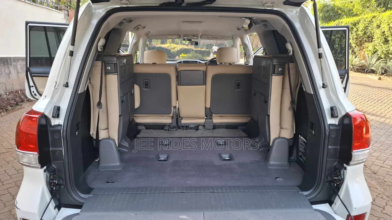 Toyota Land Cruiser 2008 White