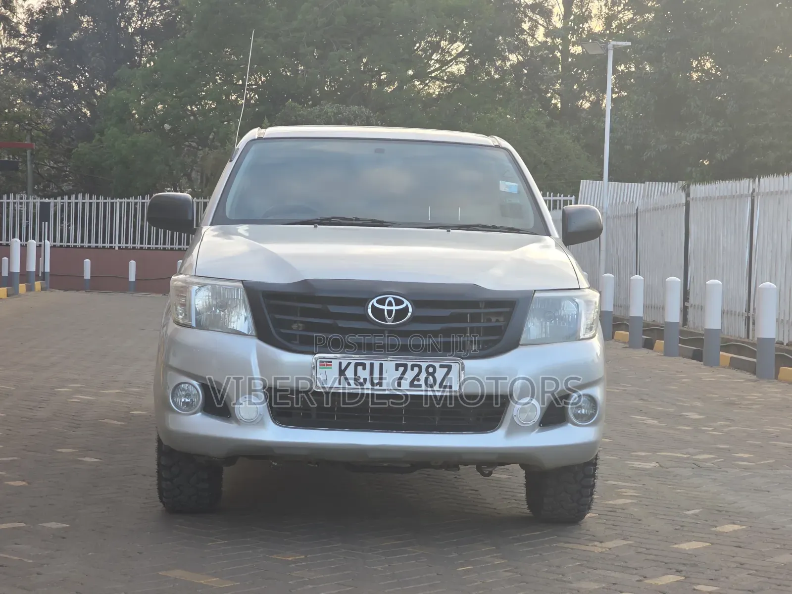 Toyota Hilux 2012 Silver