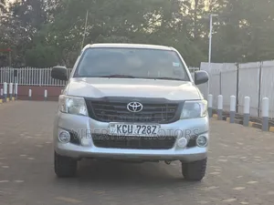 Toyota Hilux 2012 Silver