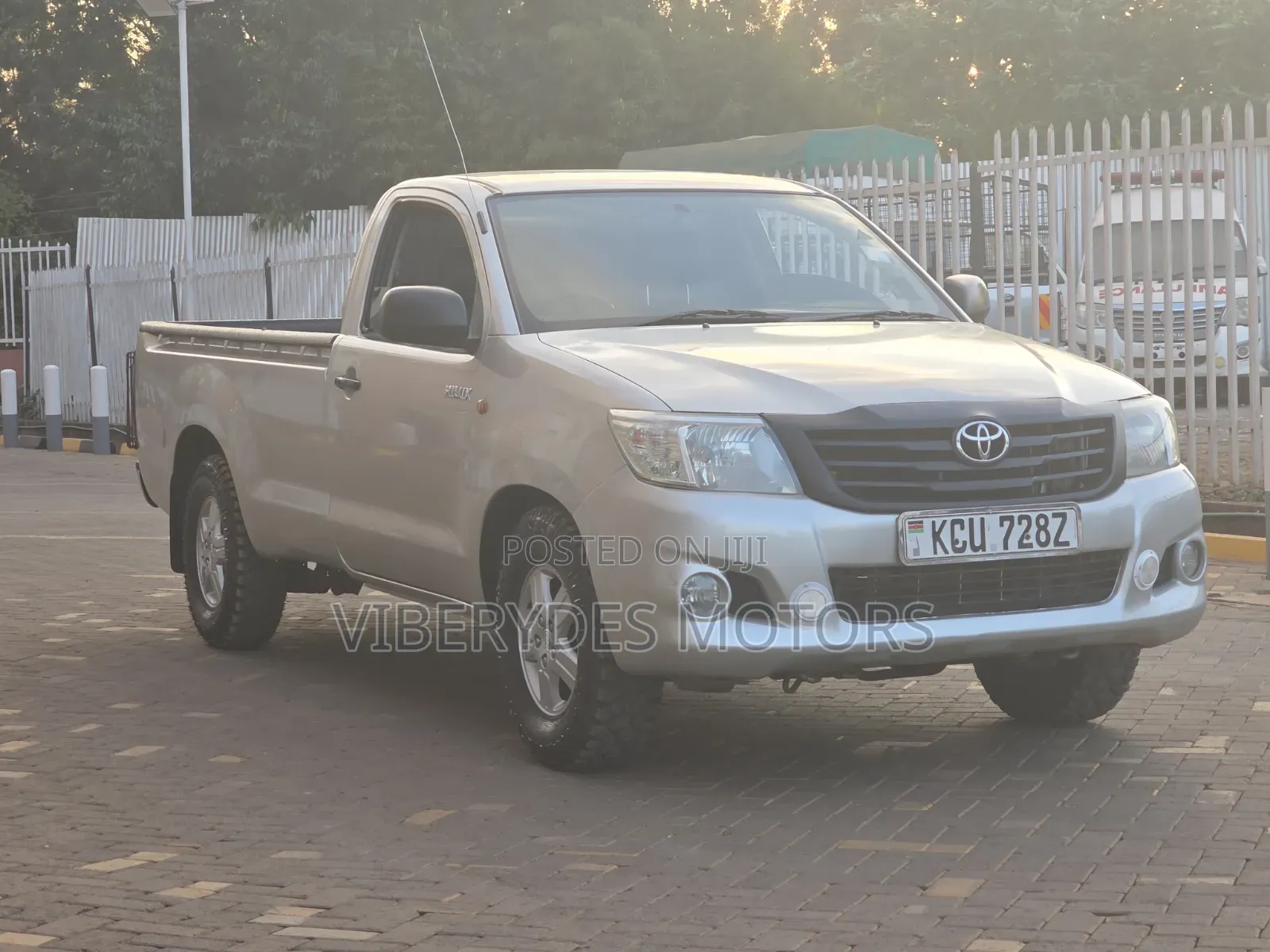 Toyota Hilux 2012 Silver