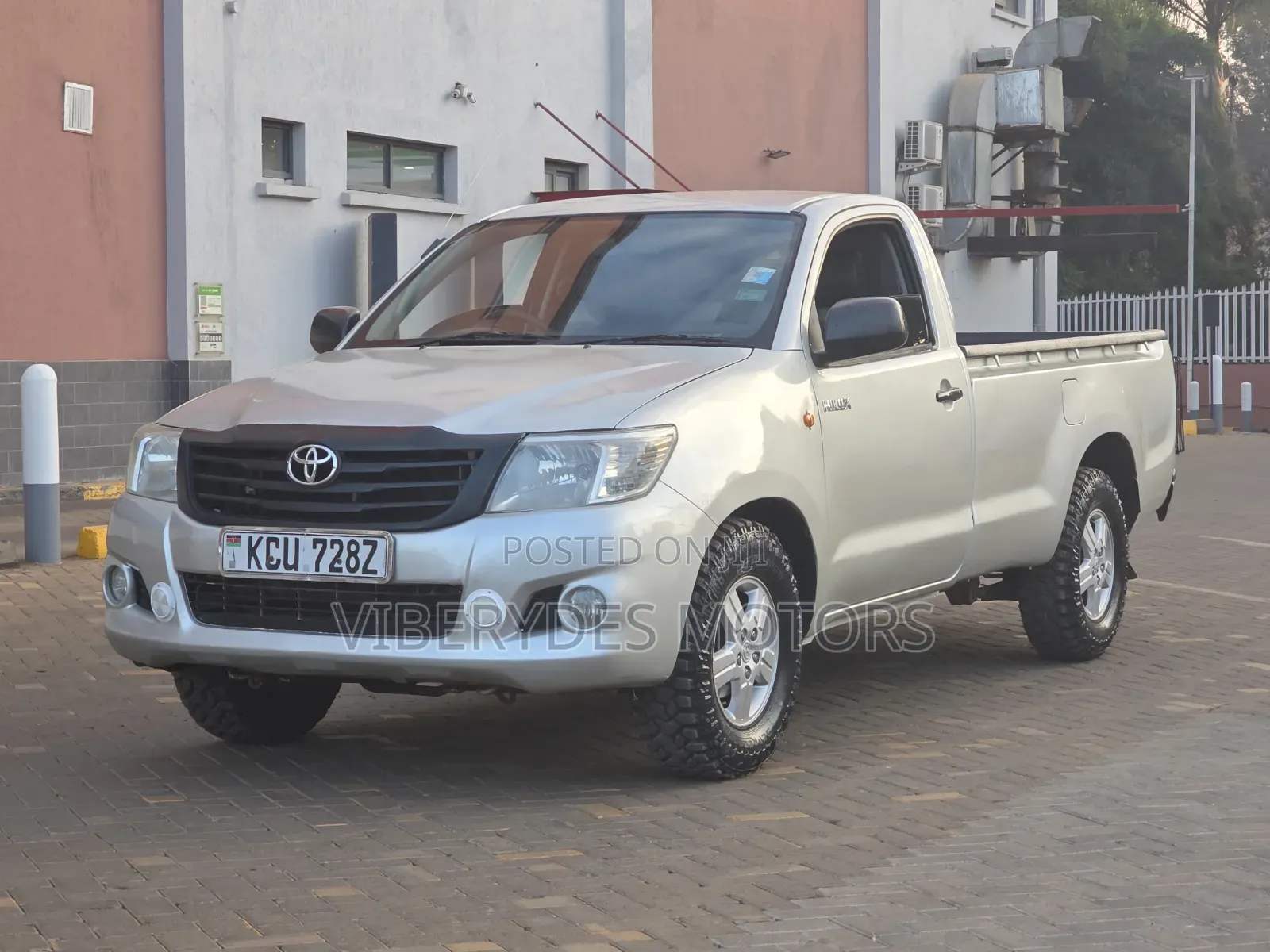 Toyota Hilux 2012 Silver