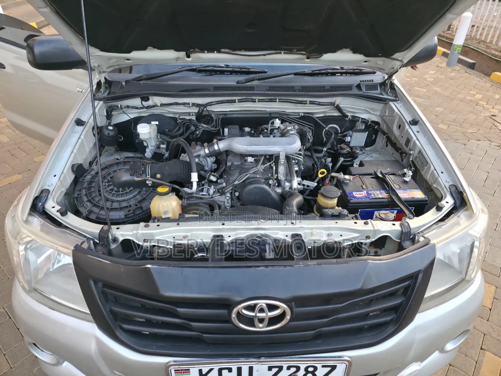 Toyota Hilux 2012 Silver
