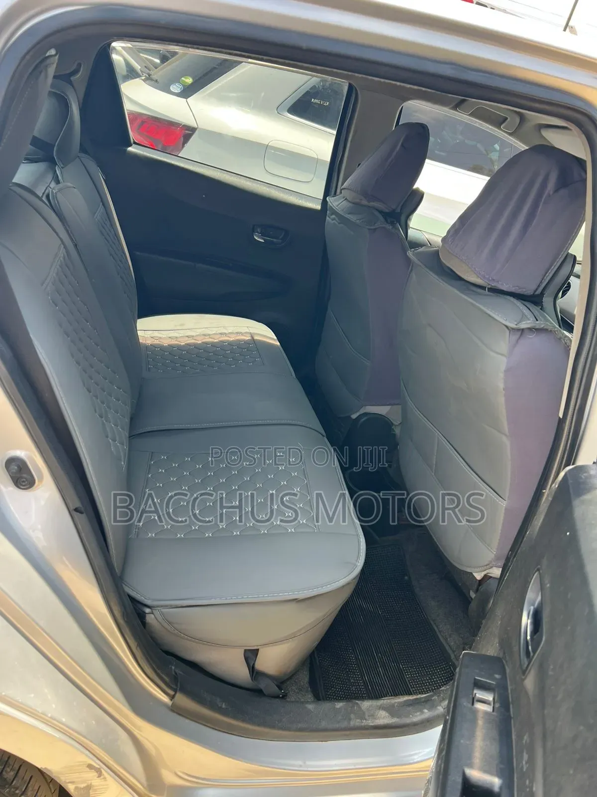 Toyota Vitz 1.3 FWD 5dr 2013 Silver