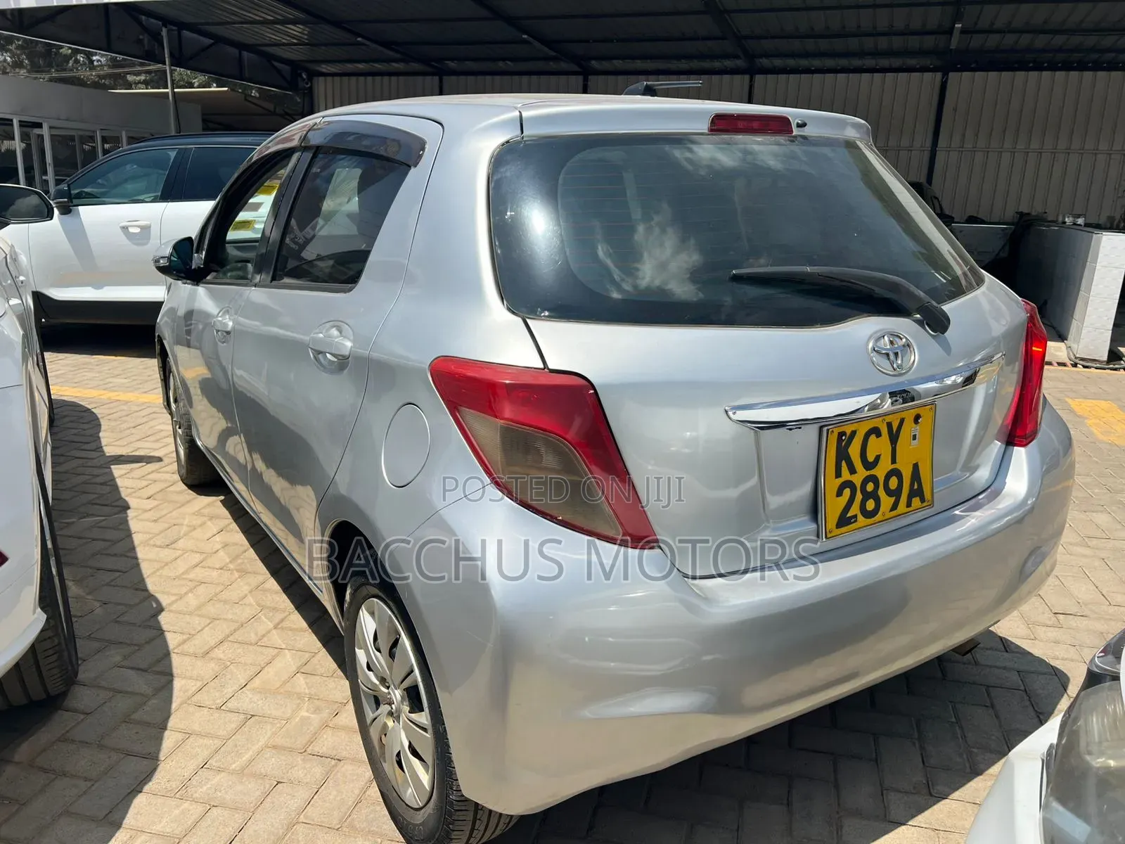 Toyota Vitz 1.3 FWD 5dr 2013 Silver
