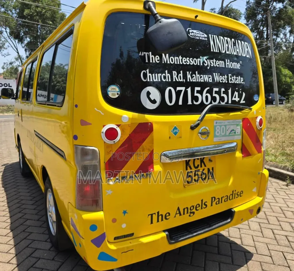 Nissan Caravan (Urvan) 2010 Yellow