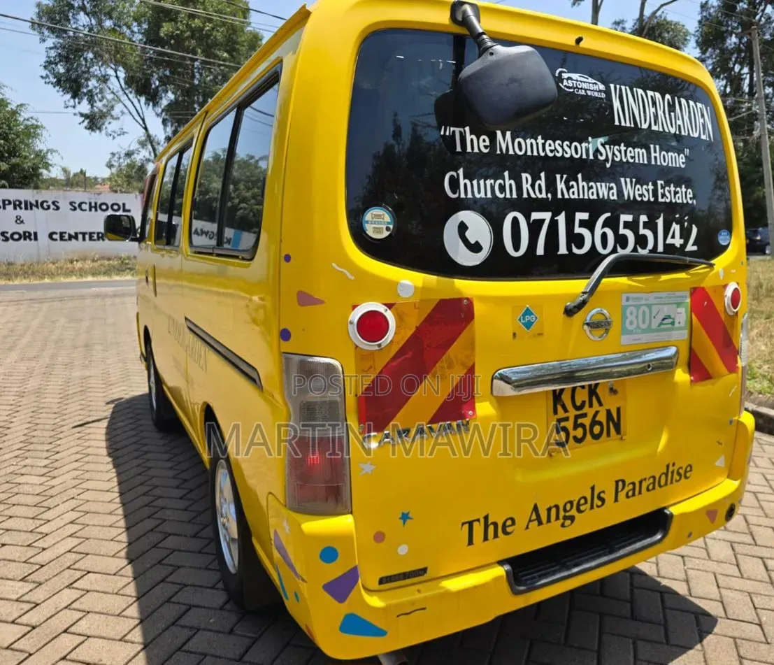 Nissan Caravan (Urvan) 2010 Yellow