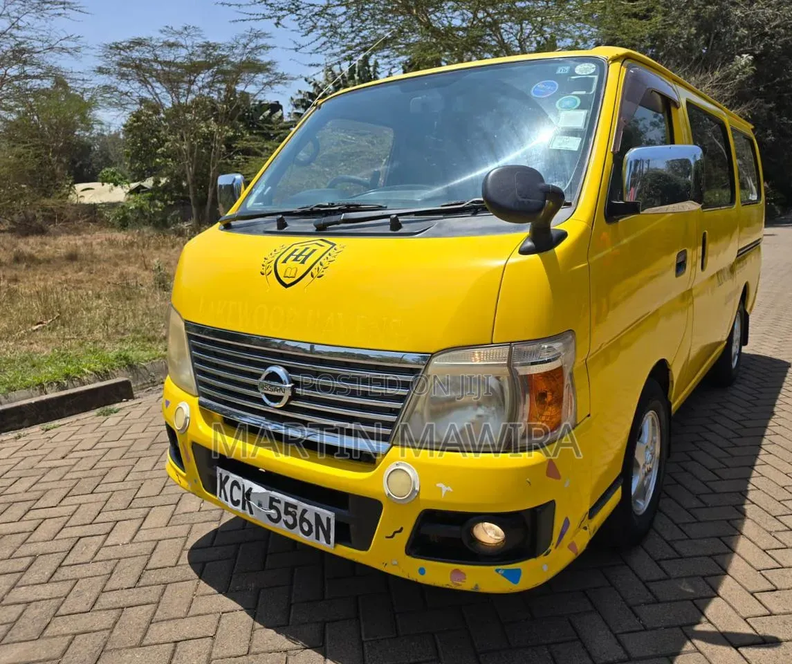 Nissan Caravan (Urvan) 2010 Yellow