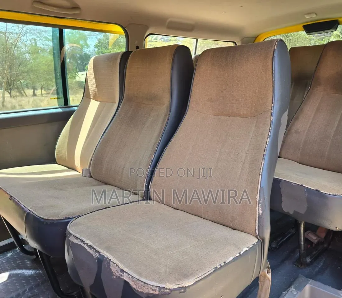 Nissan Caravan (Urvan) 2010 Yellow