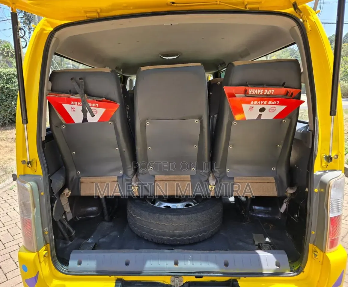 Nissan Caravan (Urvan) 2010 Yellow