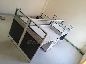 4-Way Office Workstation Desk With Glass Partition