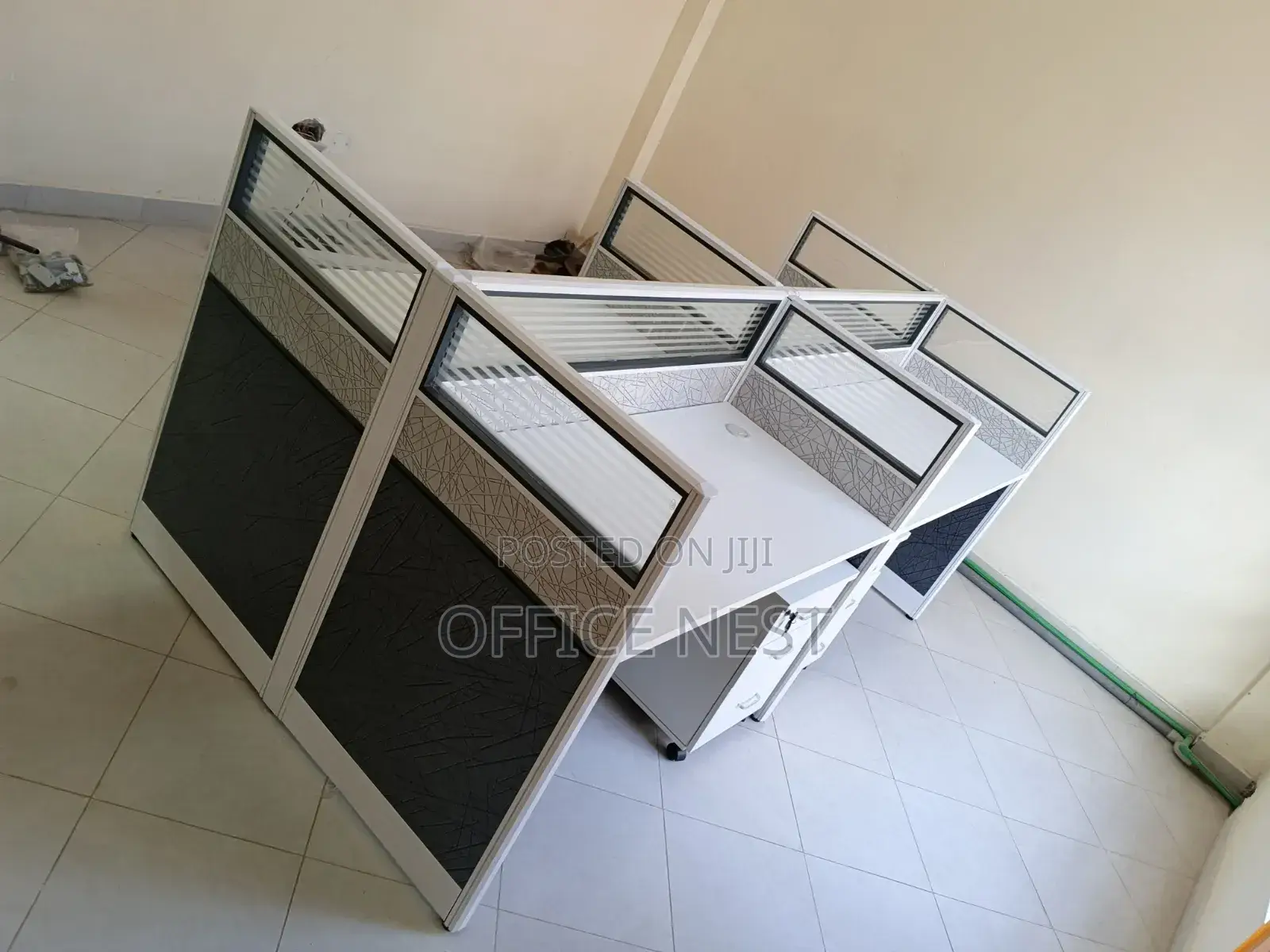 4-Way Office Workstation Desk With Glass Partition