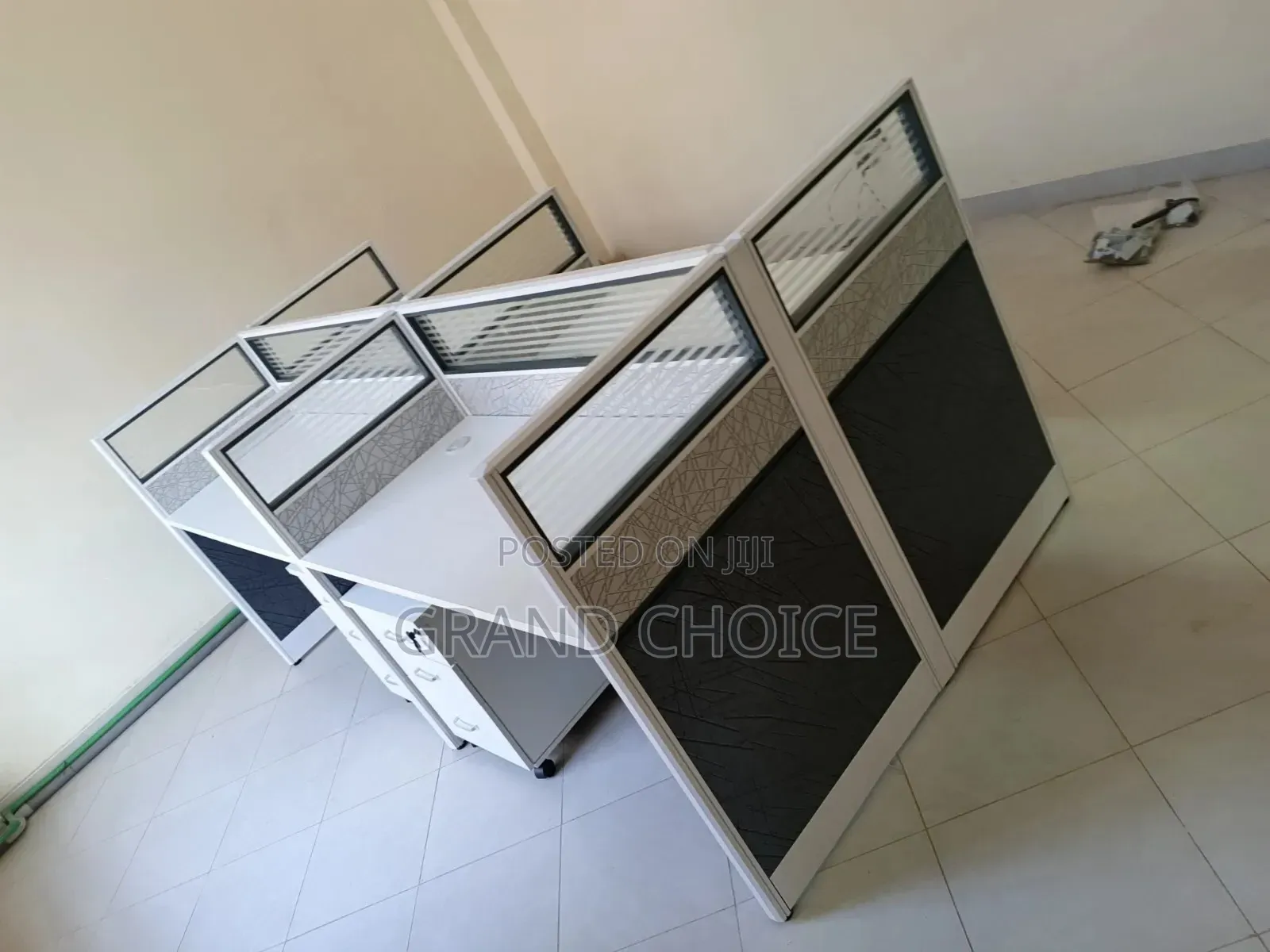 4-Way Office Workstation Desk With Glass Partition
