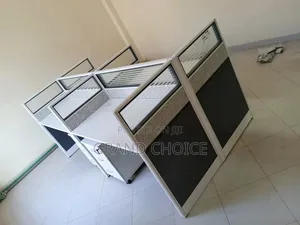4-Way Office Workstation Desk With Glass Partition