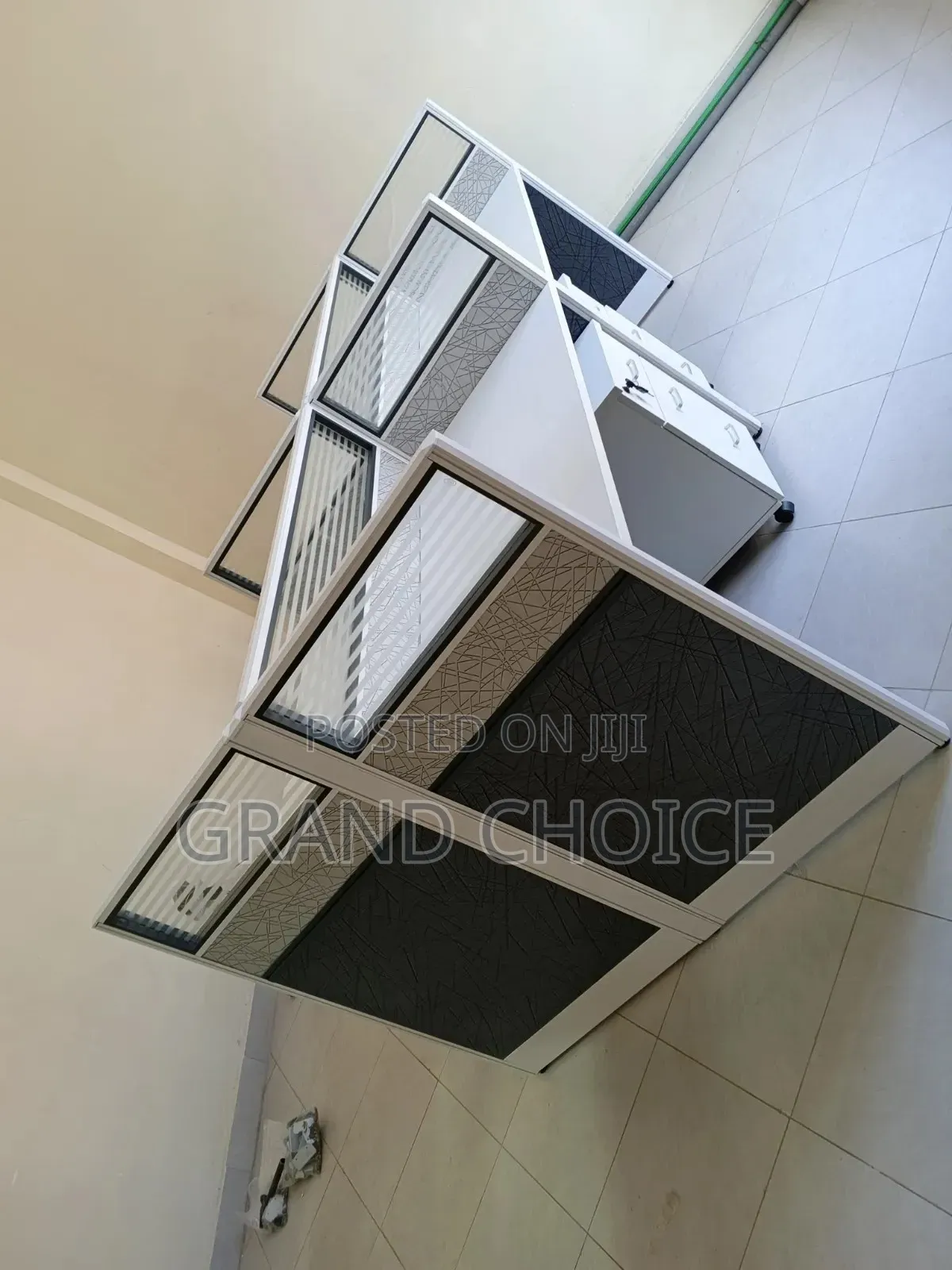 4-Way Office Workstation Desk With Glass Partition