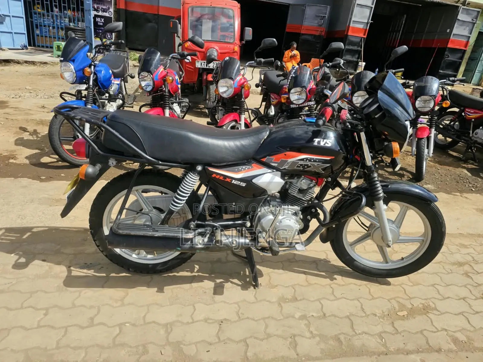 TVS HLX 125 2026 Black