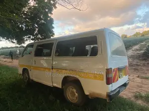Nissan Caravan (Urvan) 2001 White