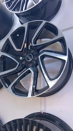 Rim Size 22" RANGE ROVER