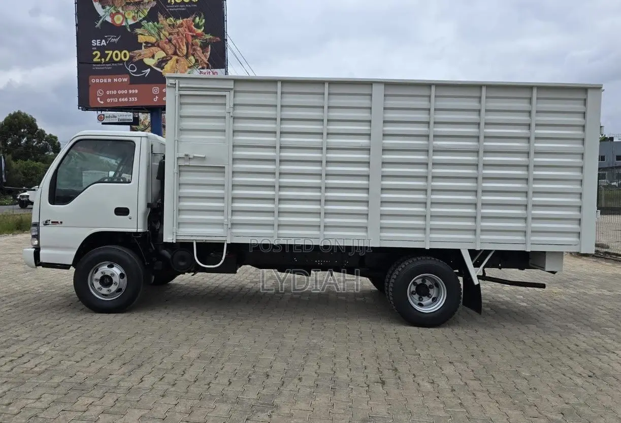 ISUZU NPR 2018 White
