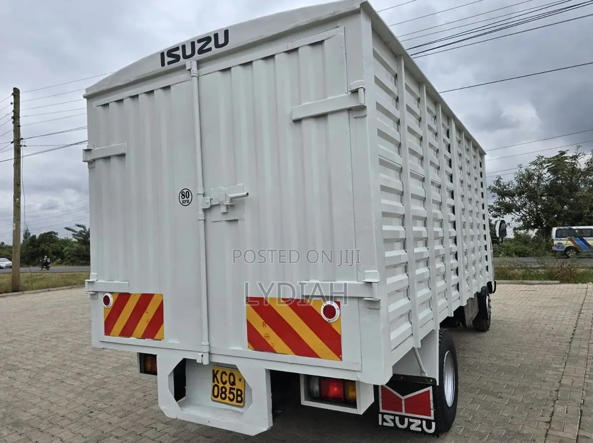 ISUZU NPR 2018 White