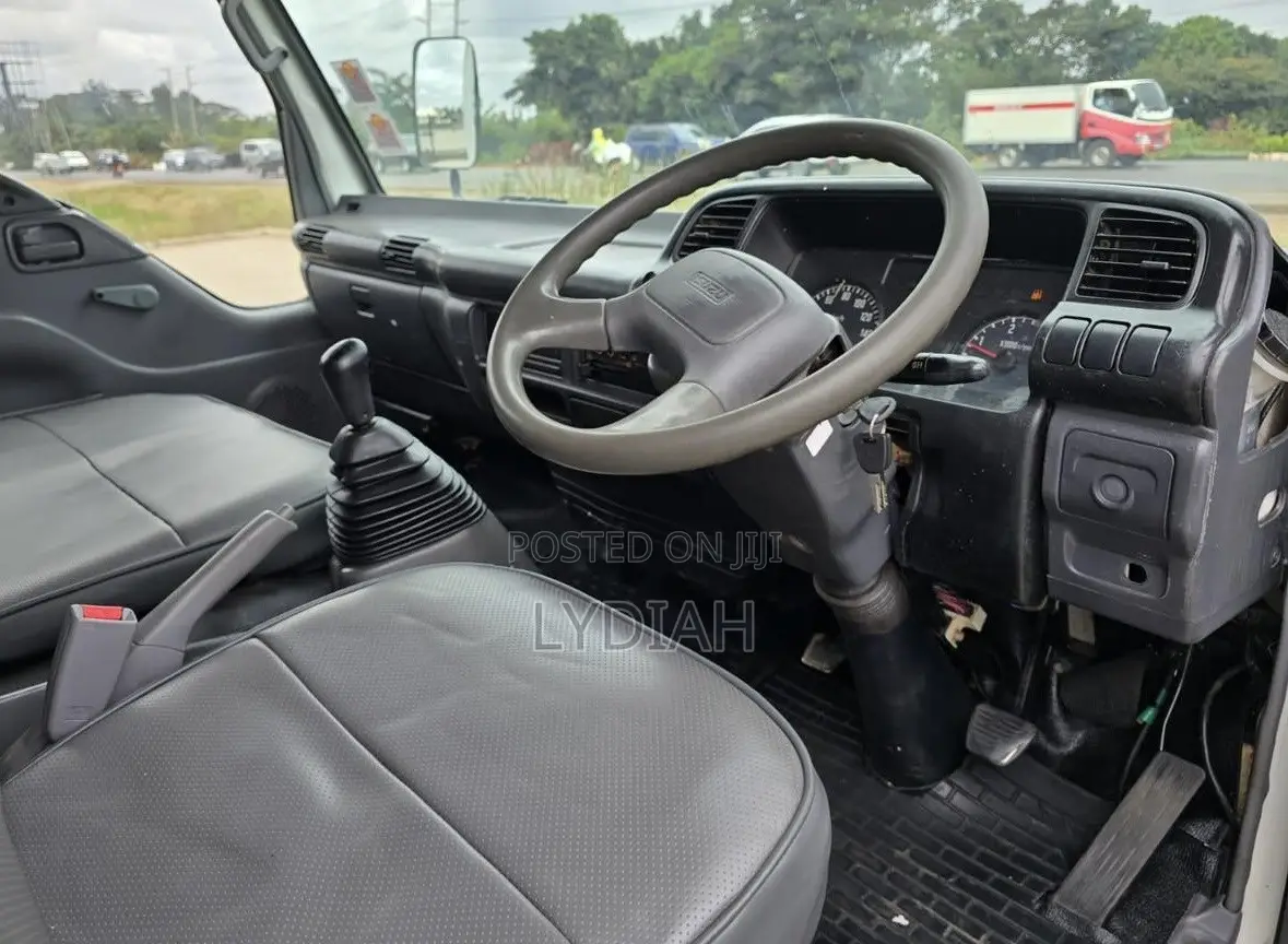 ISUZU NPR 2018 White