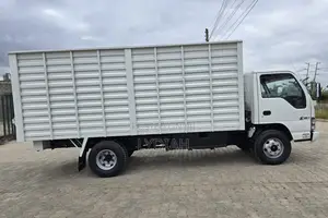 ISUZU NPR 2018 White