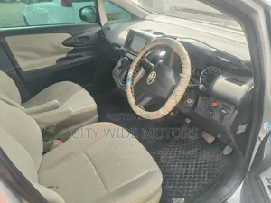 Toyota Wish 2012 Silver